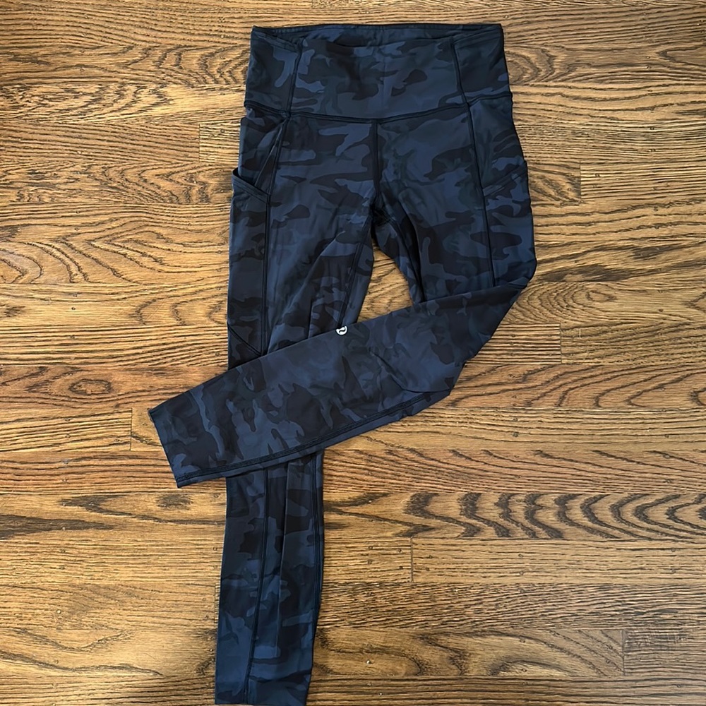 Lululemon size 6 Camo Legging